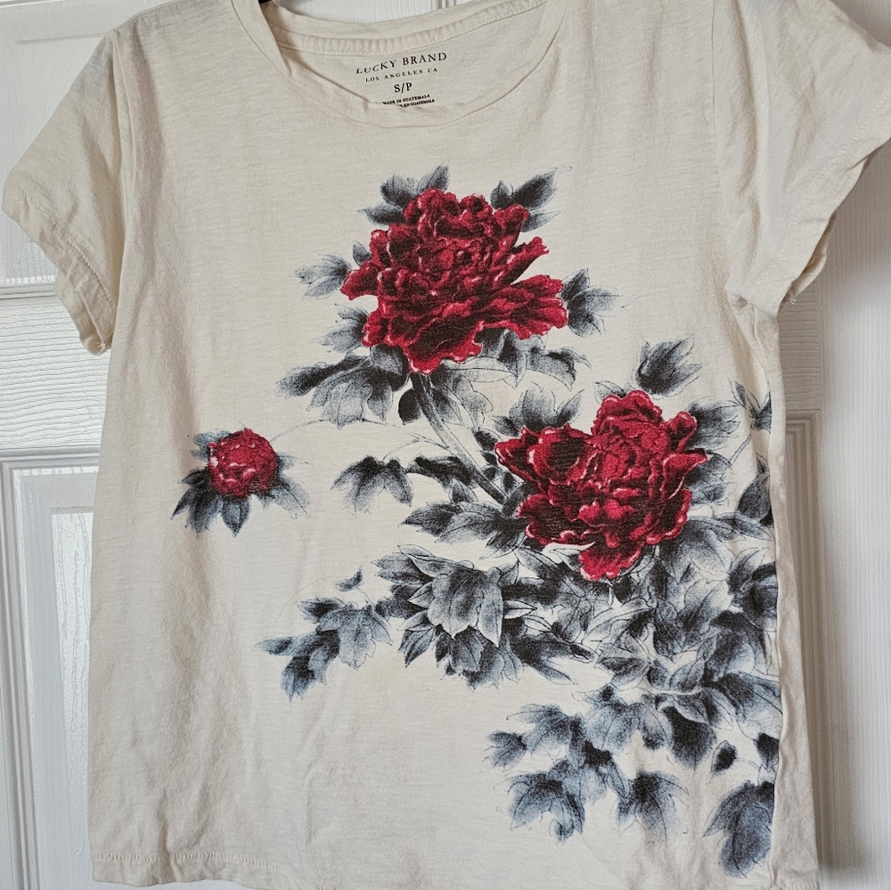 Lucky Brand Tee Shirt S/P White with red and blue flower design.